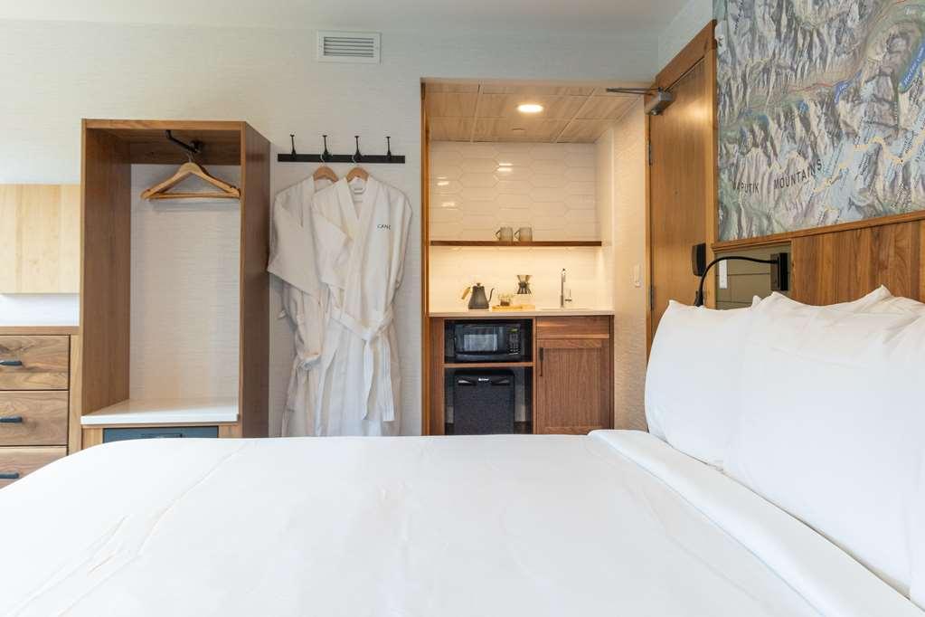 Canoe And Hotel 4*