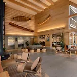 Hotel Canoe And Suites